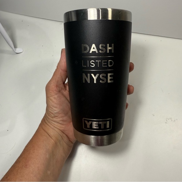 YETI Door Dash Black and Silver 20 oz Tumbler - Picture 1 of 6